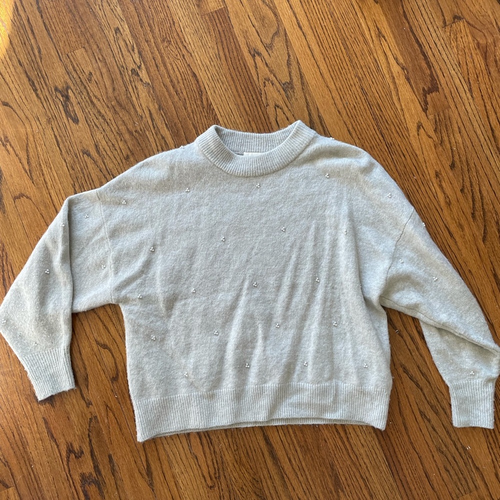 H&M grey sweater with pearls